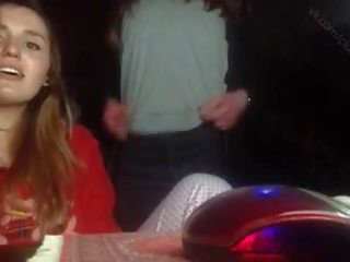 [periscope] dva dekleta igranje spredaj kamera