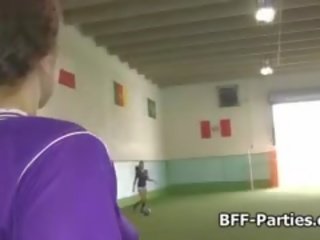 Adolescenta lesbiană fotbal echipă linge pasarica